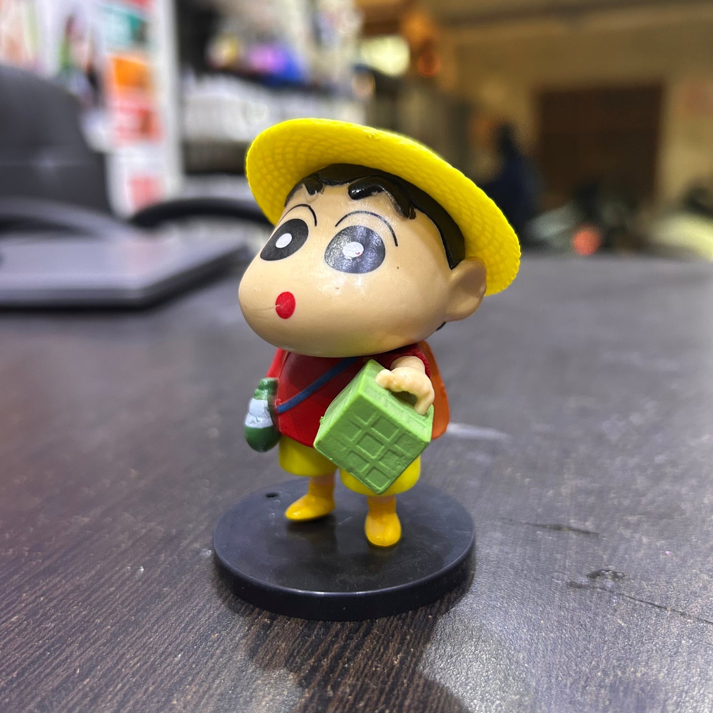 Shinchan Picnic Figure